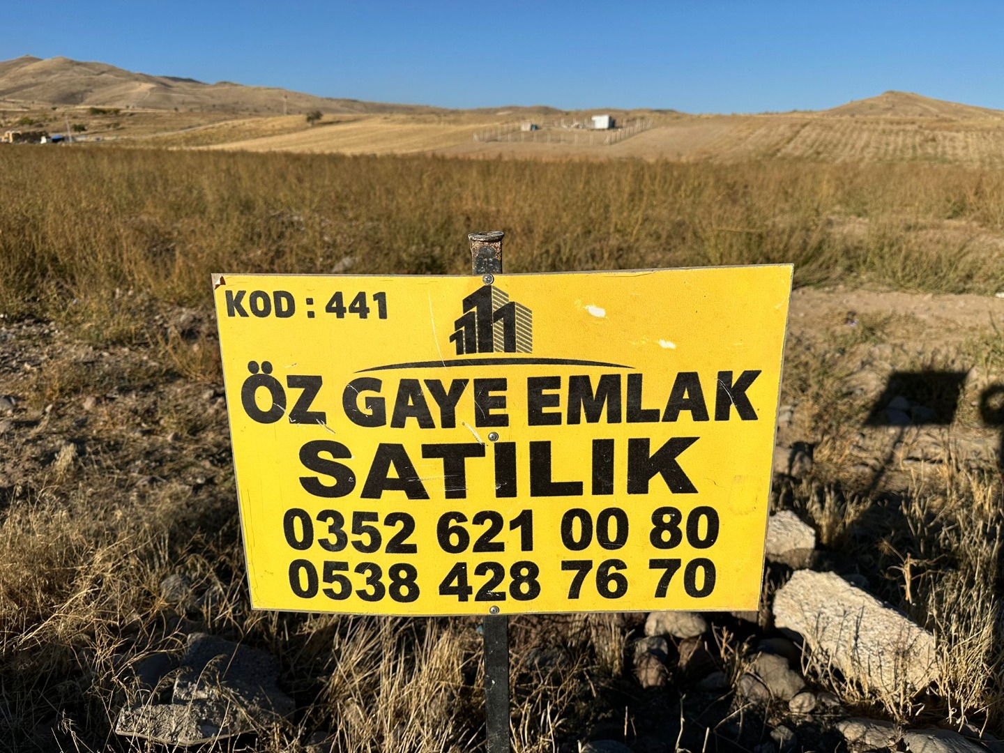 KAYSERİ DEVELİ ÇOMAKLI MAHALLESİ KÖY İÇİNDE SATILIK TARLA